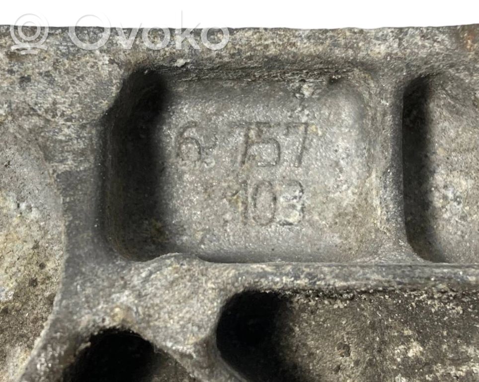 Pārnesumkārbas stiprinājuma kronšteins