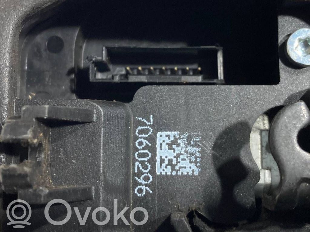 Aizmugurē slēdzene