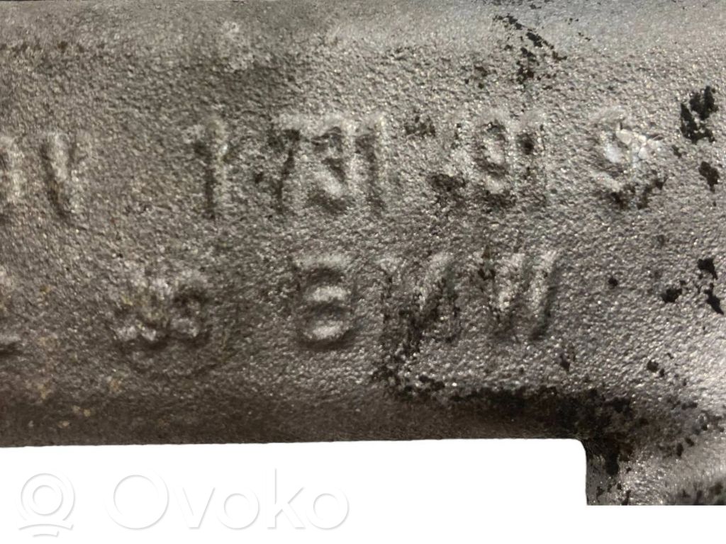 Caurulīte (-es) / šļūtene (-es)