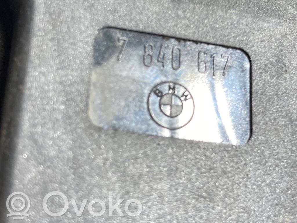 Aizmugurējā pārsega slēdzene