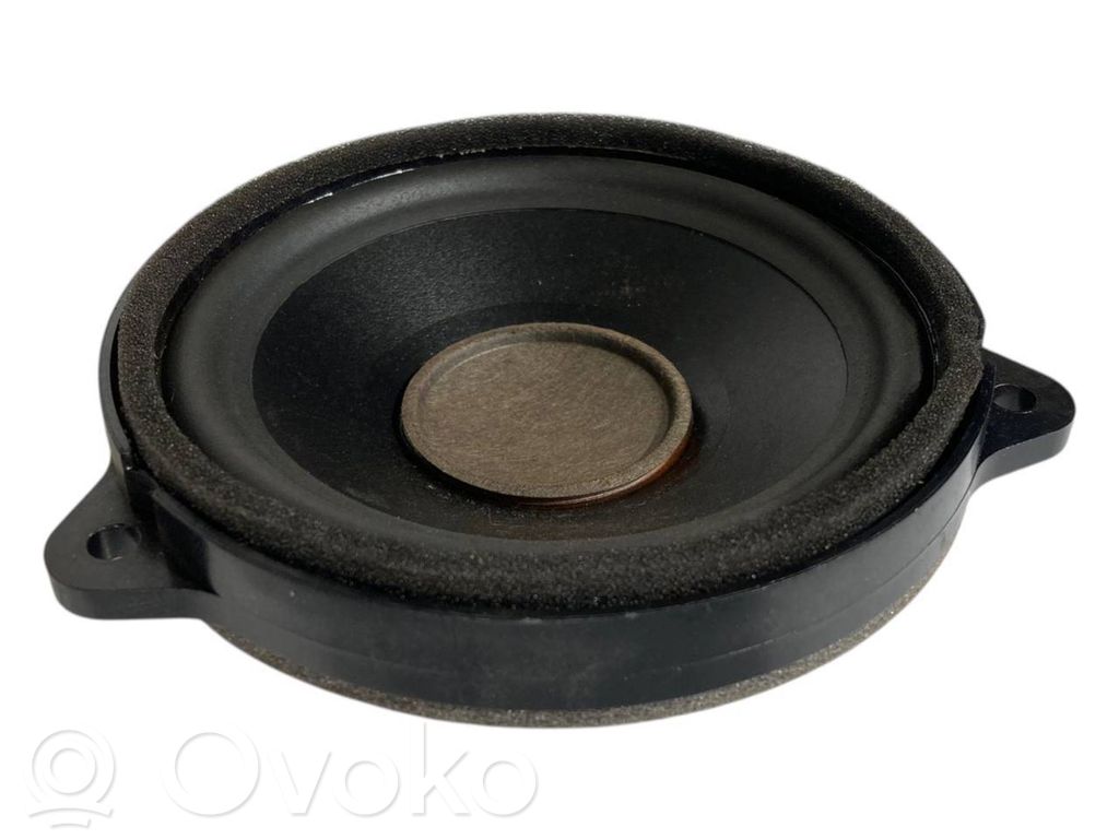 Speaker(s) in front door