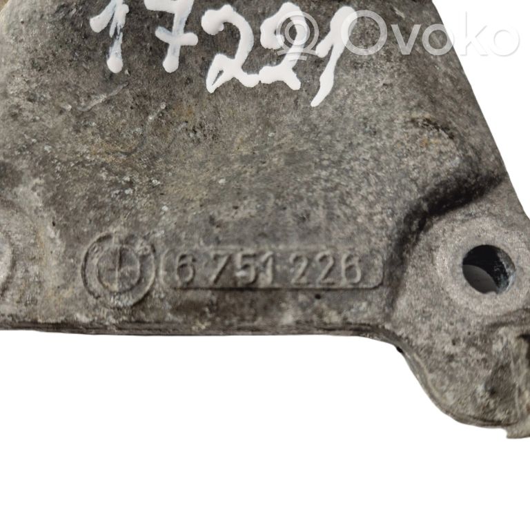 Dzinēja nostiprināšanas stiprinājums-kronšteins