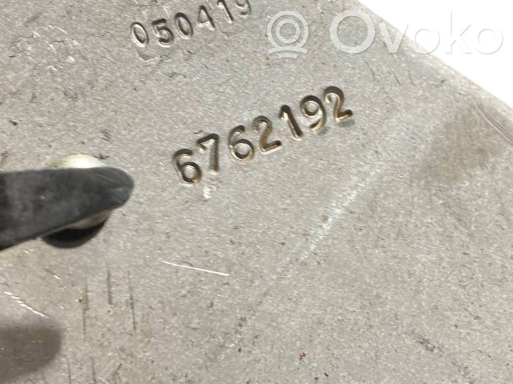 Rokas bremzes mehānisms (salonā)