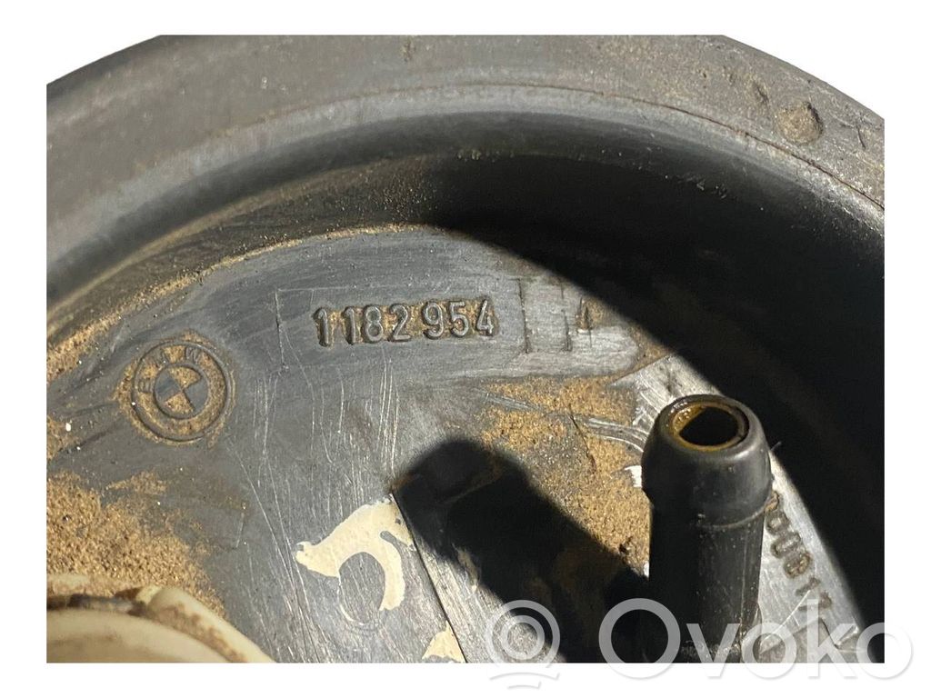 Fuel pump (in the fuel tank)