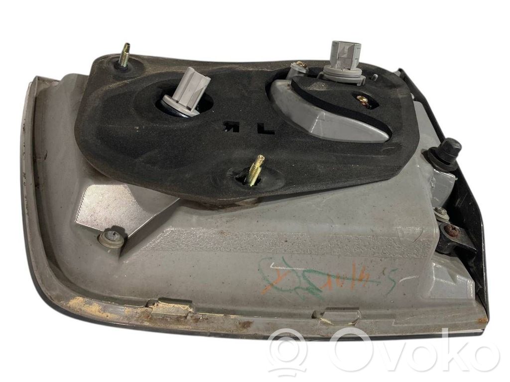 Aizmugurējais lukturis pārsegā