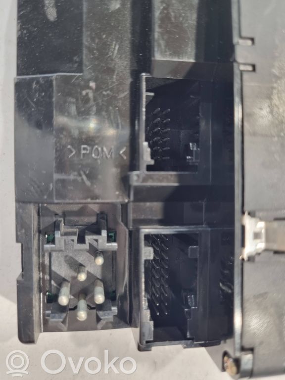 Window lift control switch(es)