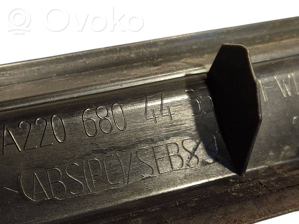 Priekšējā sliekšņa dekoratīvā apdare (iekšējā)