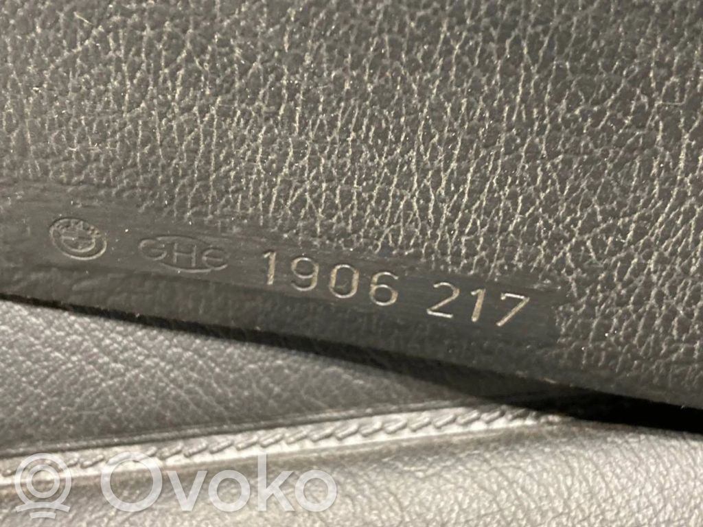 Apšuvums aizmugurējām durvīm