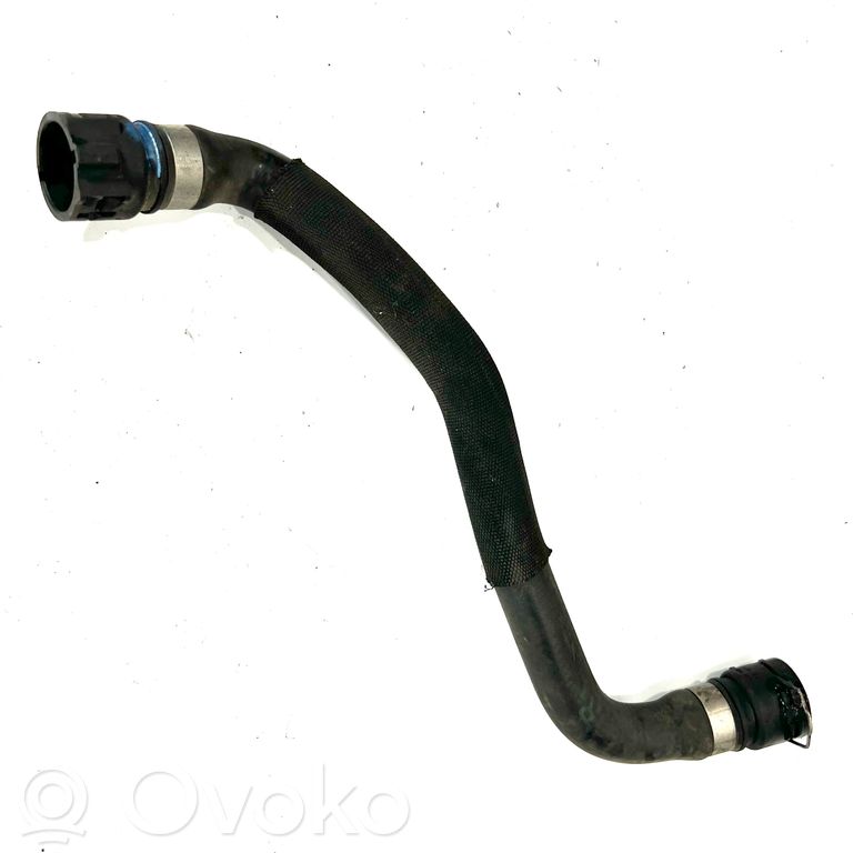 Caurulīte (-es) / šļūtene (-es)