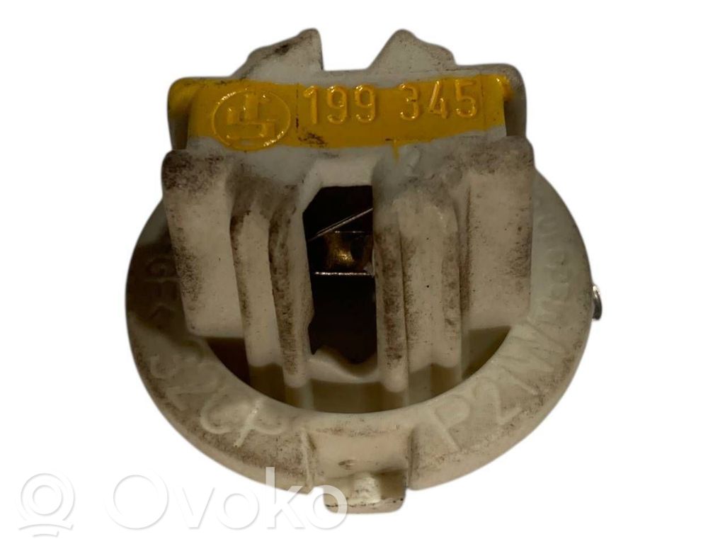 Aizmugures spuldzes vāka turētājs