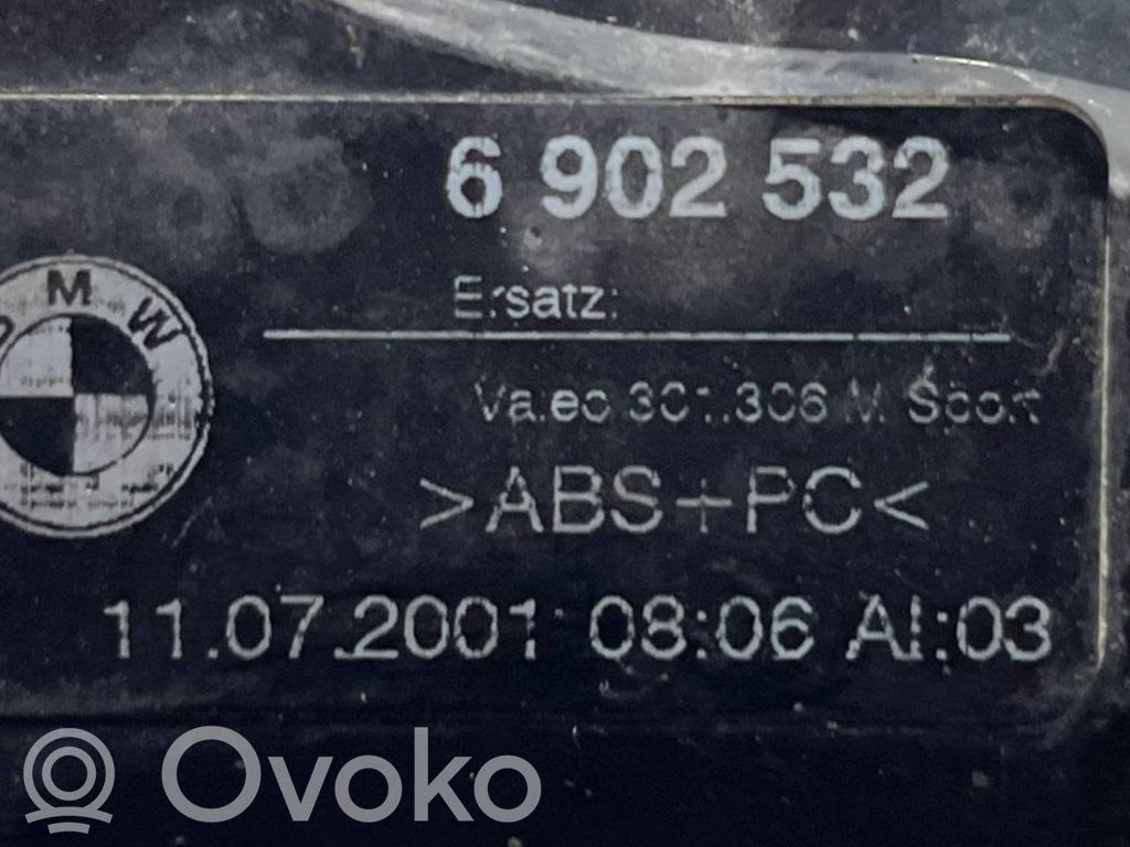 Задний фонарь в кузове