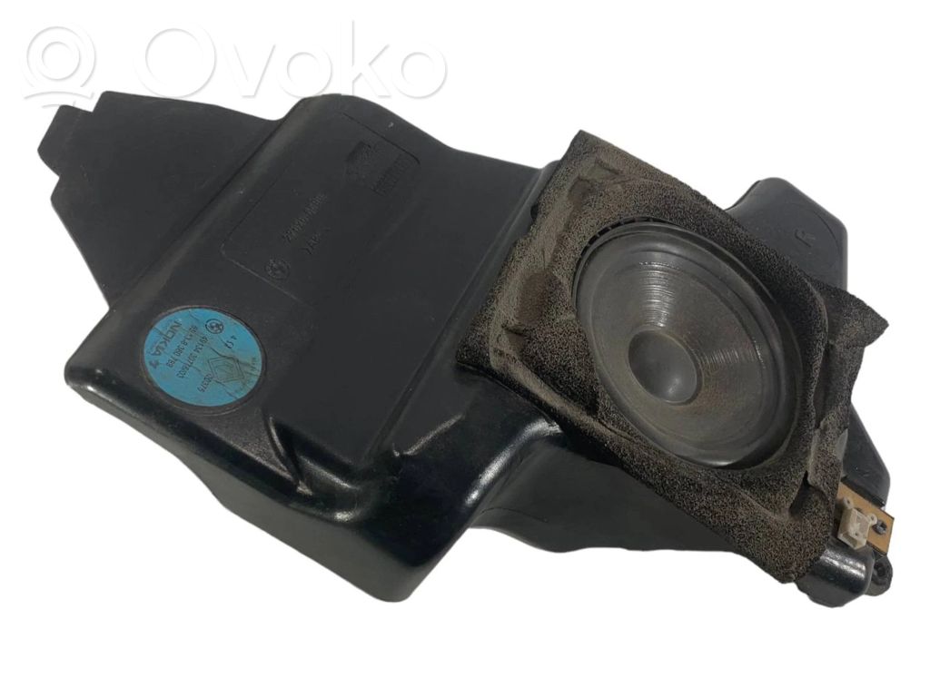 Speaker(s) in the rear door
