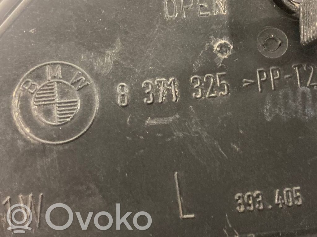 Держатель крышки заднего фонаря