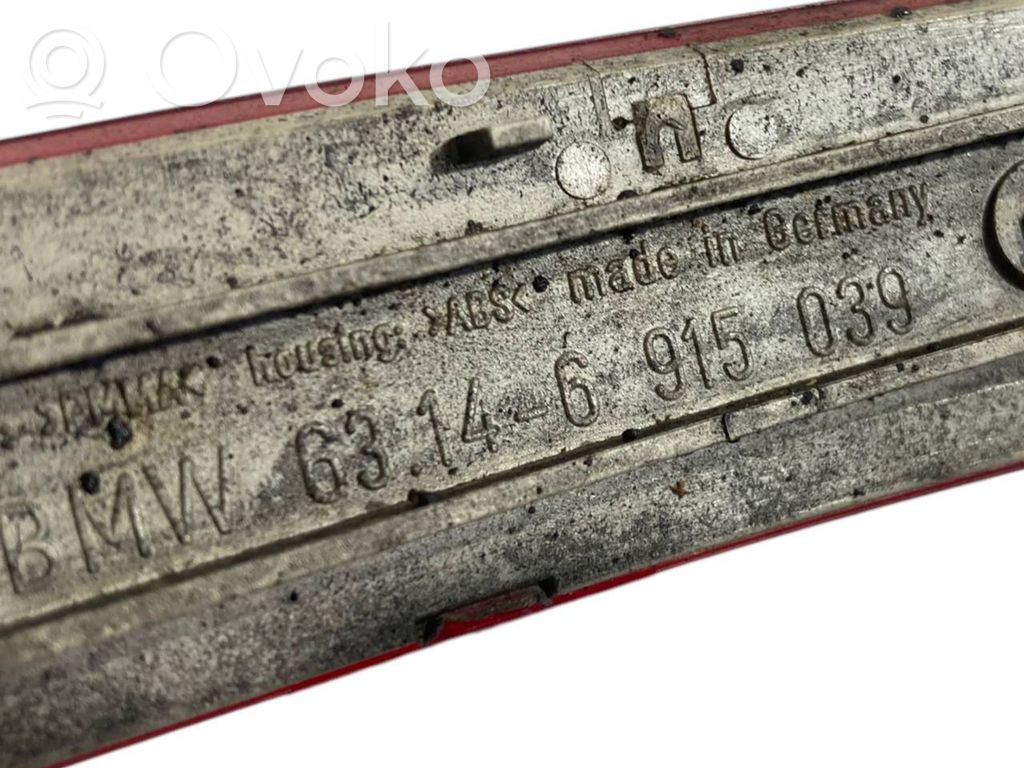 Aizmugurē atstarotājs