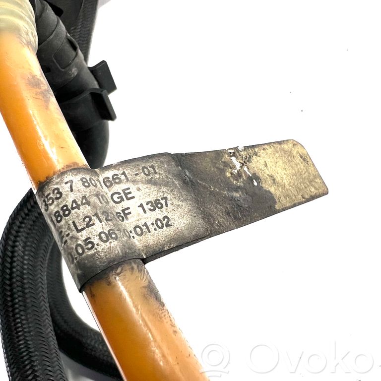 Degvielas caurulīte (-es)