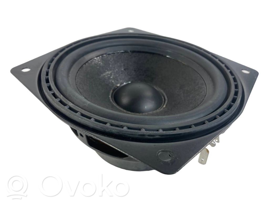 Speaker(s) in the rear window