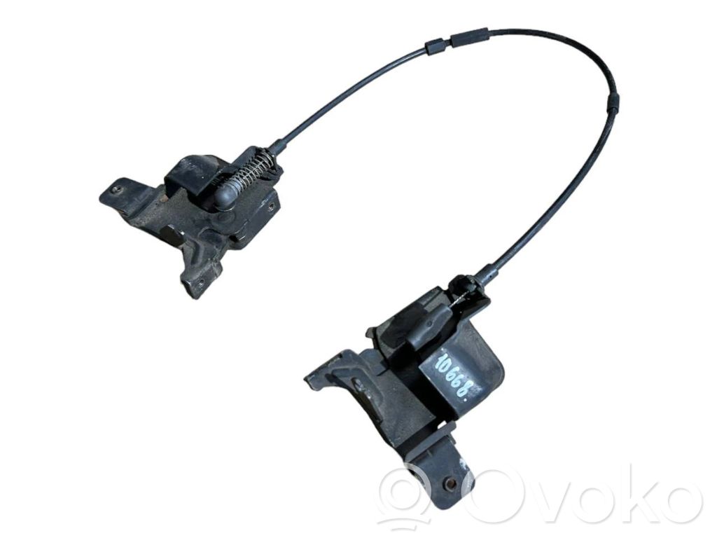 Dzinēja pārsega slēdzene