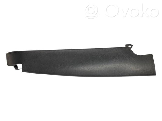 Sānu dekoratīvā apdare pie aizmugurējā sēdekļa (augšdaļa)