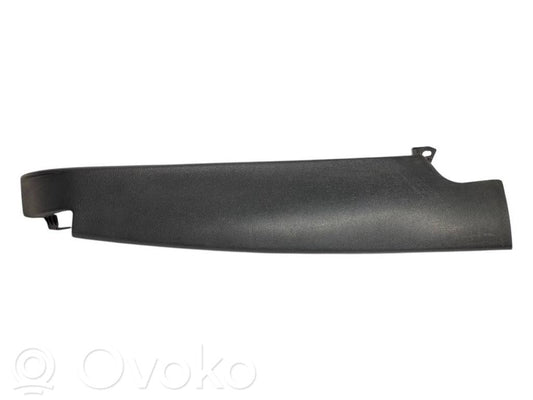 Sānu dekoratīvā apdare pie aizmugurējā sēdekļa (augšdaļa)