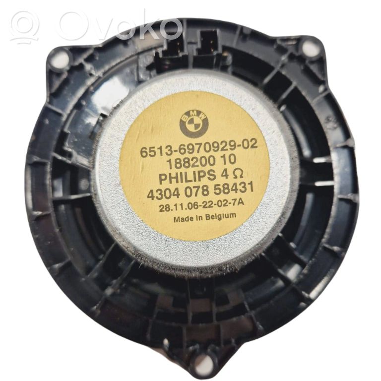 Speaker(s) in the rear door