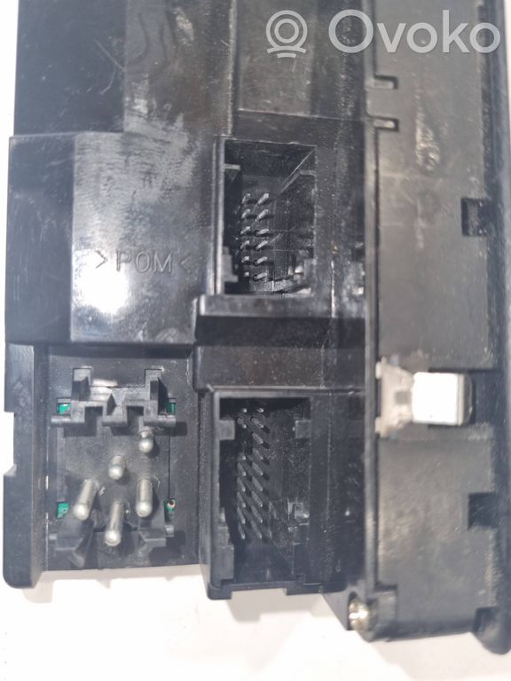 Window lift control switch(es)