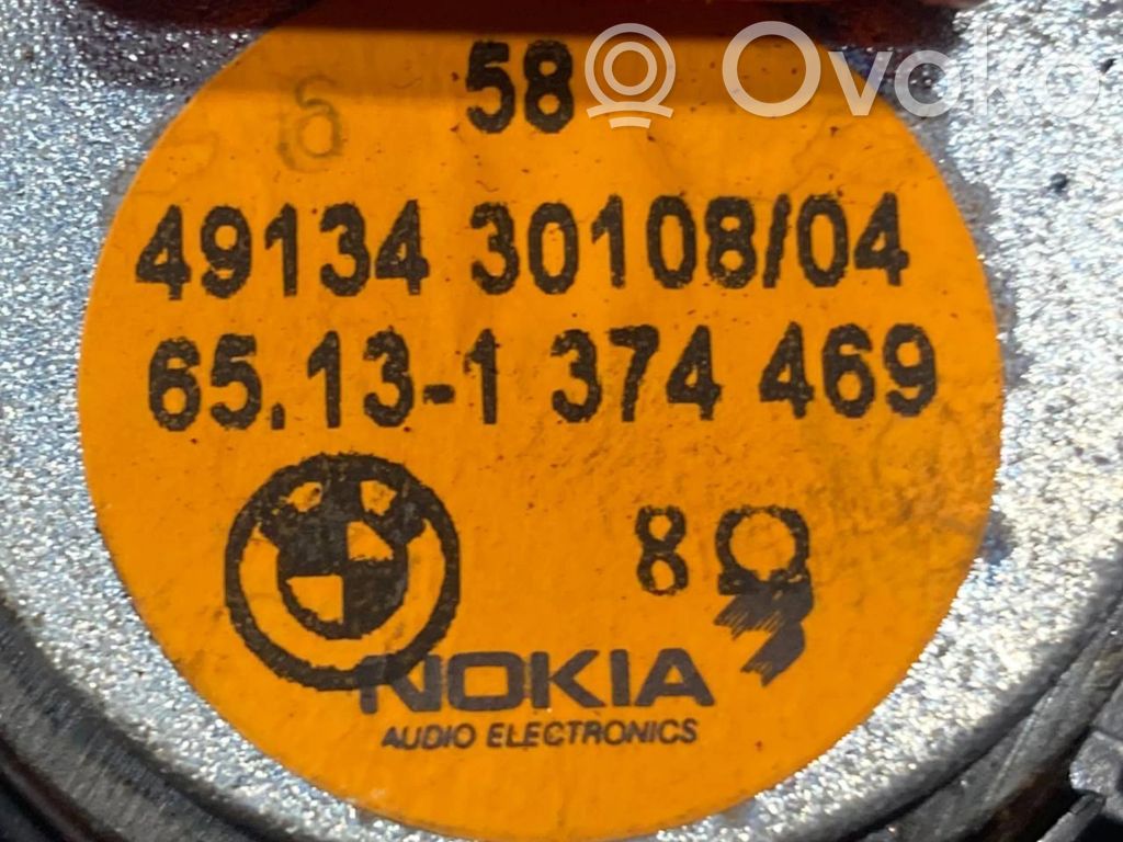 Augsto frekvenču skaļrunis (-i) priekšējās durvīs