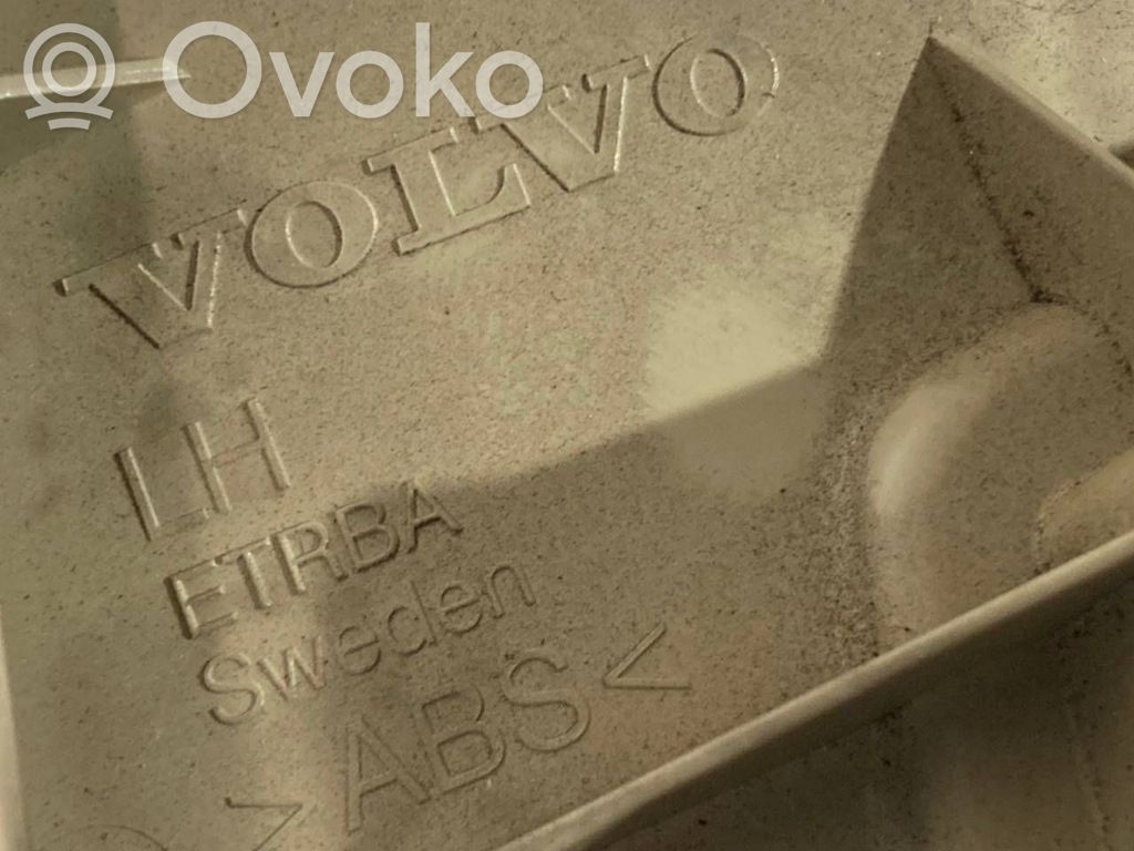 (C) statņa dekoratīvā apdare