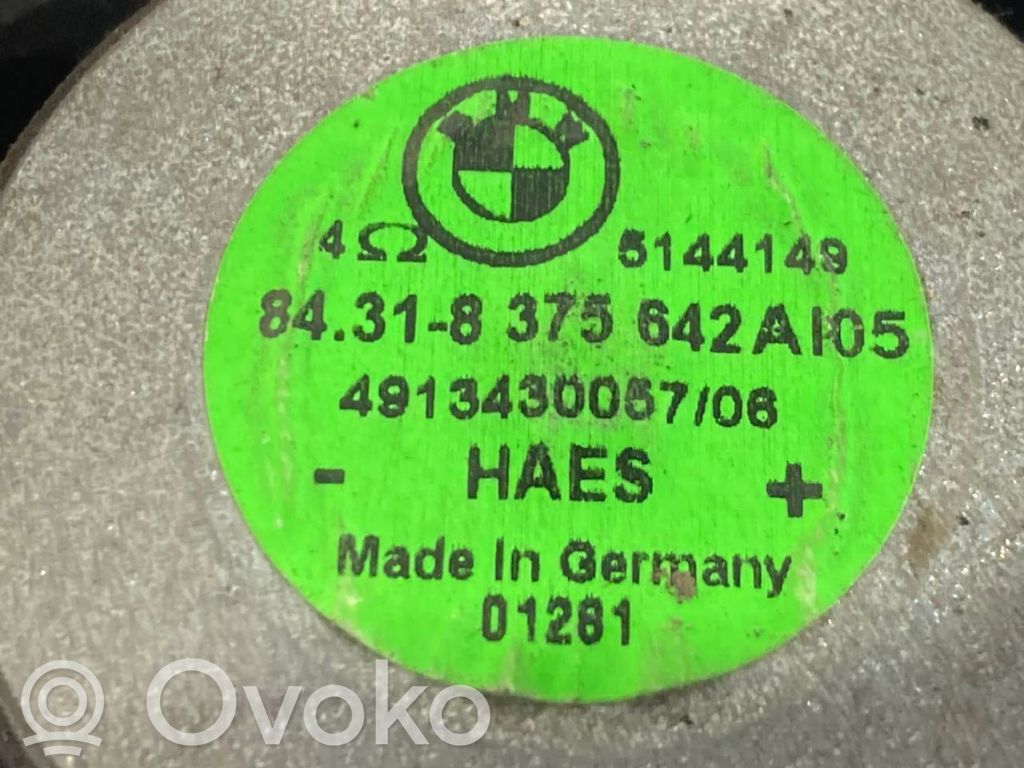 Skaļrunis priekšējā panelī