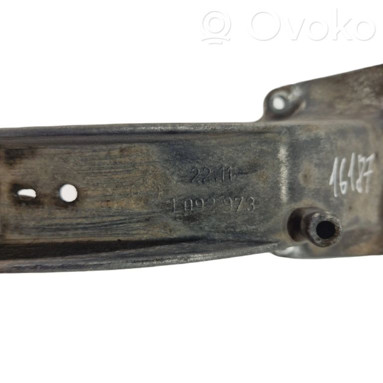 Engine mounting bracket