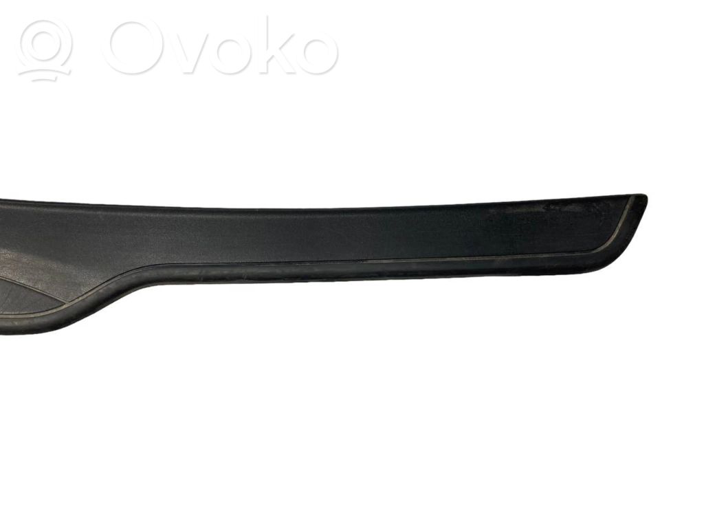 Rear door sill trim (inner)