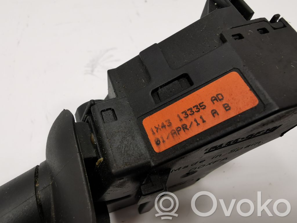 Pagrieziena signālu / lukturu sviria