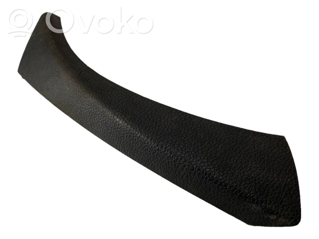 Closing handle / decorative trim