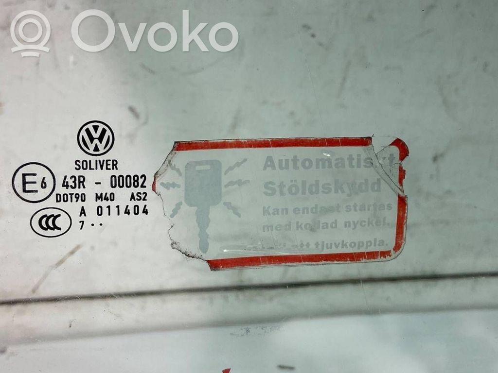 priekšējo durvju stikls (četrdurvju mašīnai)