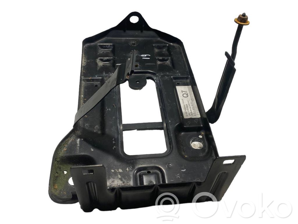 Battery mount