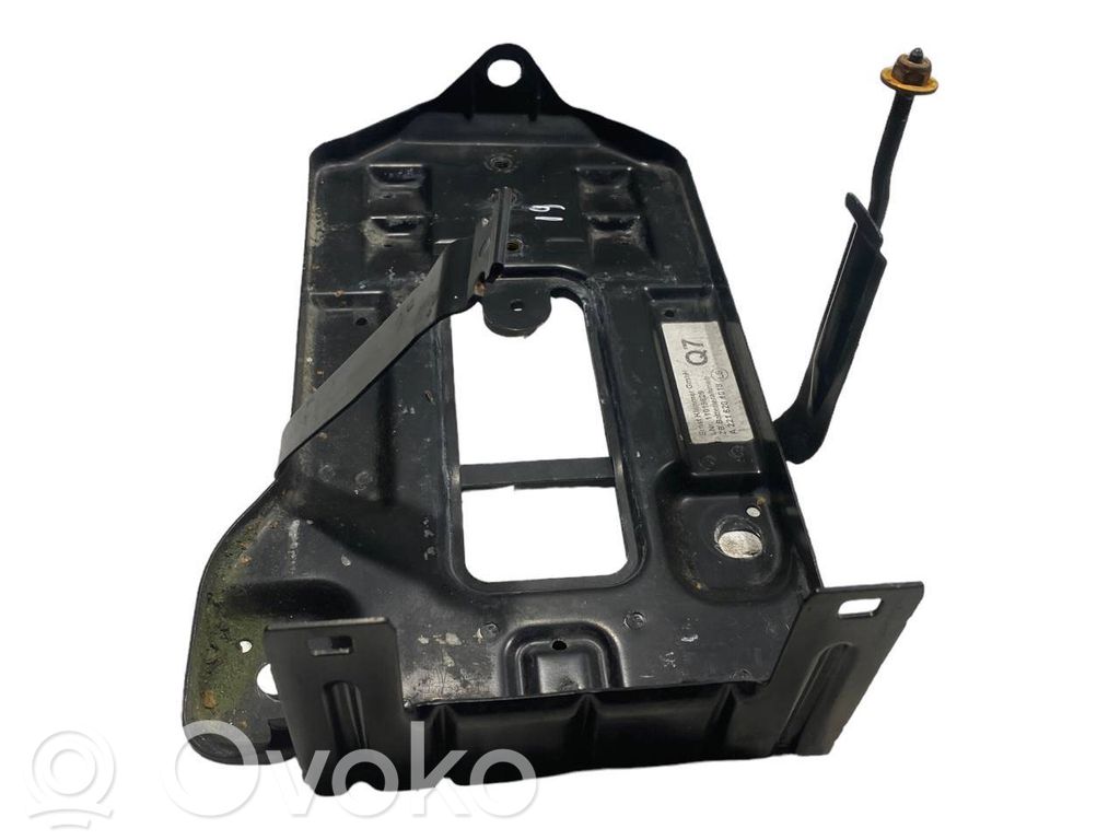 Battery mount