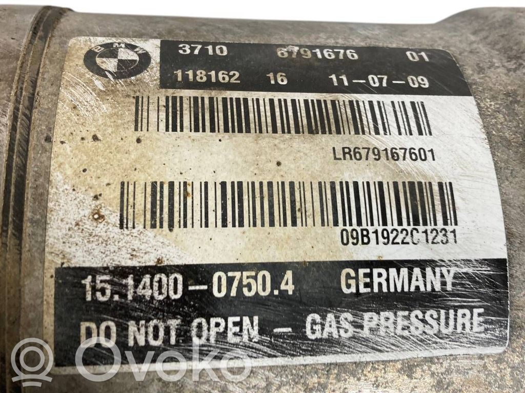 Aizmugurē amortizators (pneimatiskā / hidrauliskā balstiekārta)