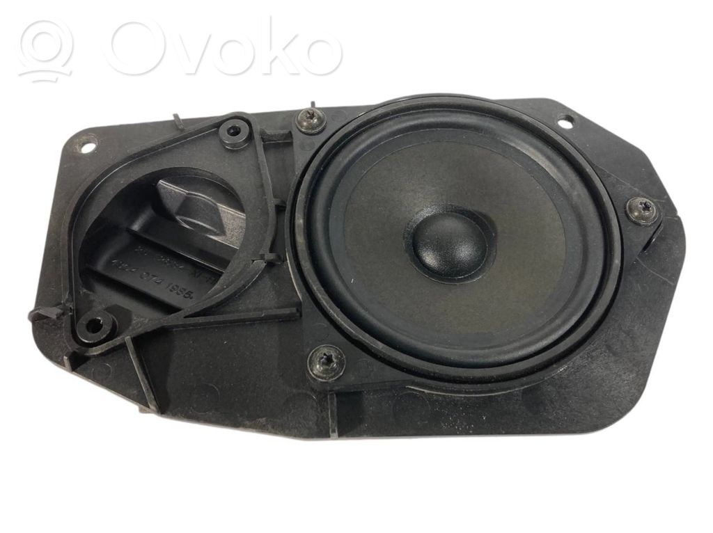 Speaker(s) in the rear door