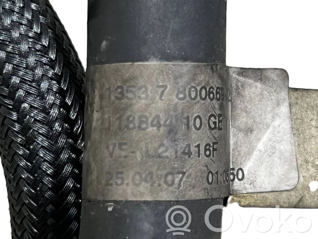 Caurule (-es) / šļūtene (-es)