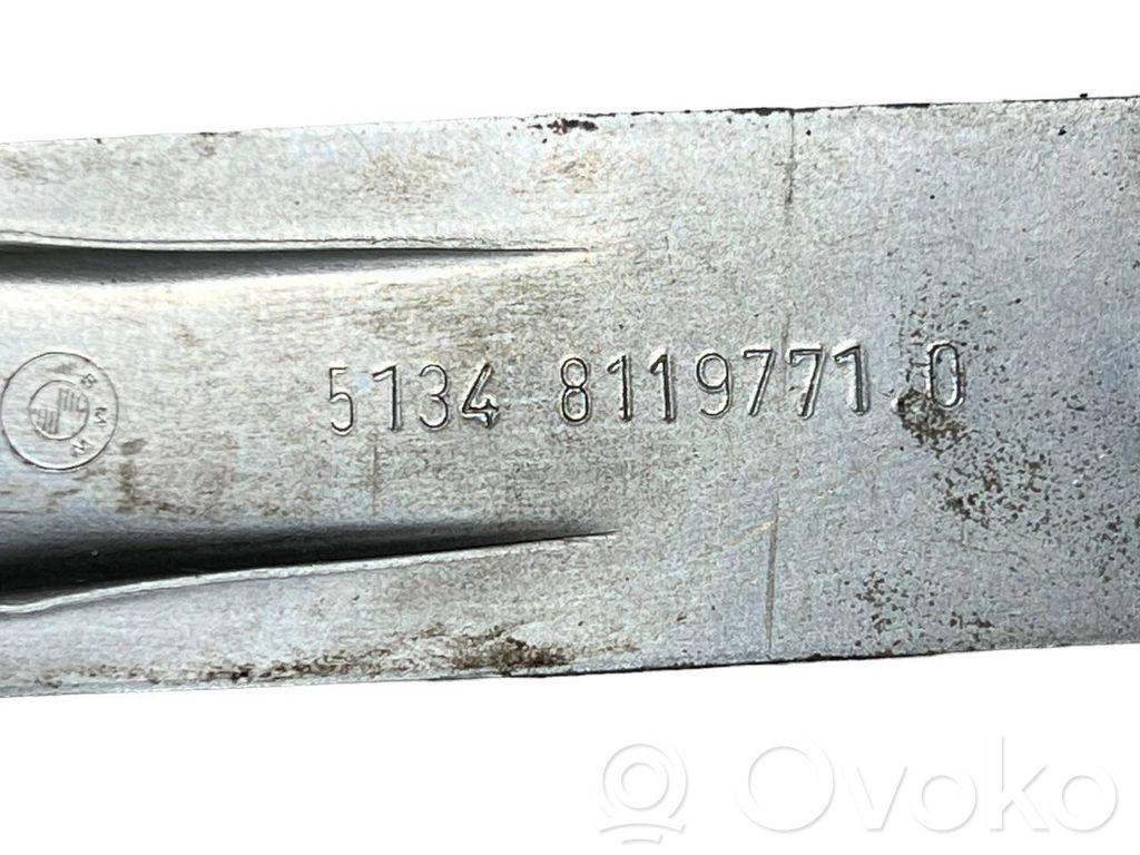 Mehāniskais aizmugurē loga pacelšanas mehānisms