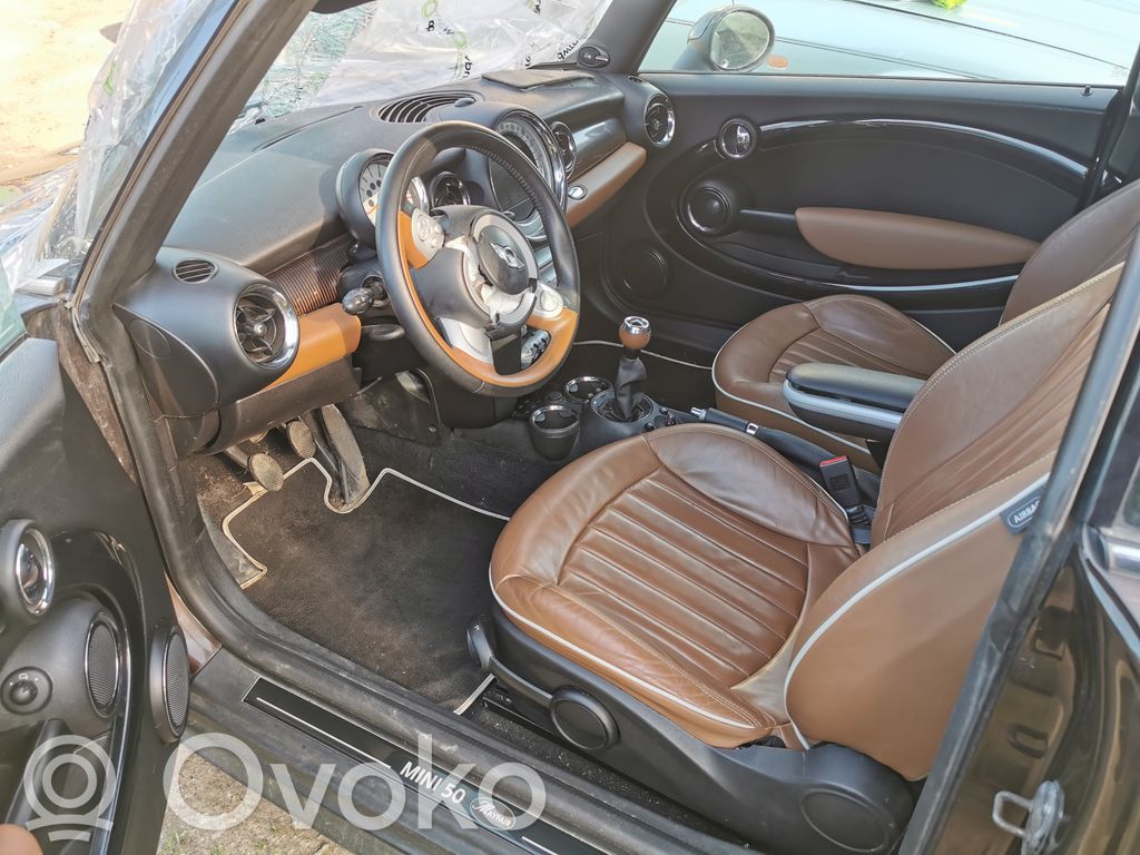 Salona daļu komplekts