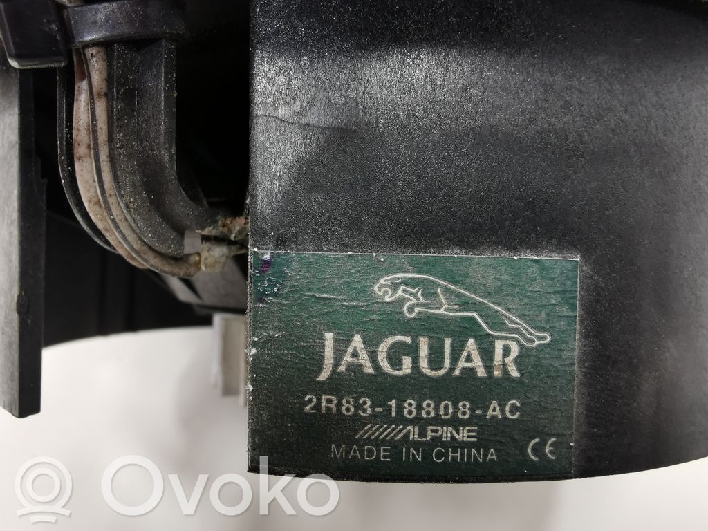 Speaker(s) in front door