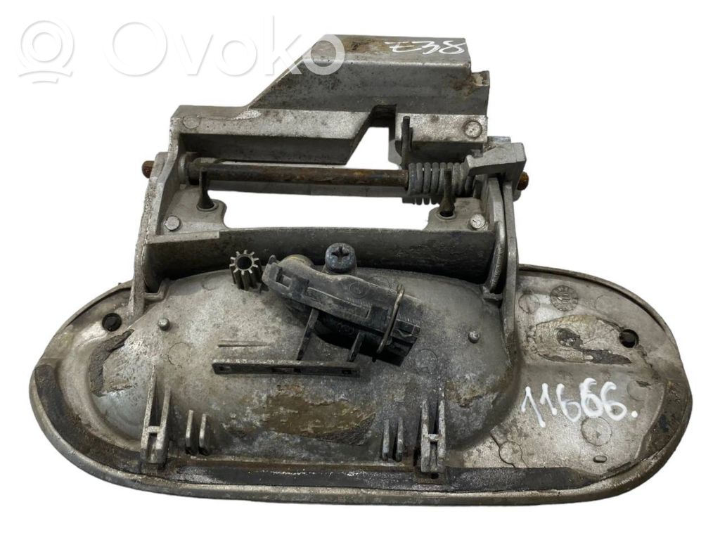 External opening handle