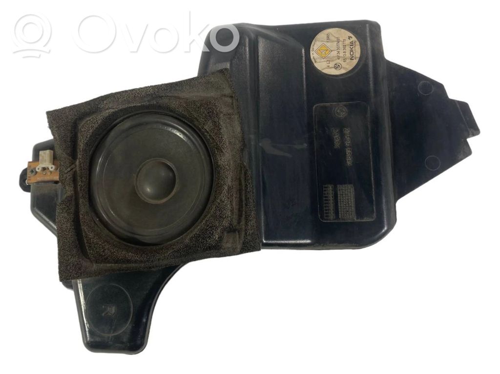 Speaker(s) in the rear door