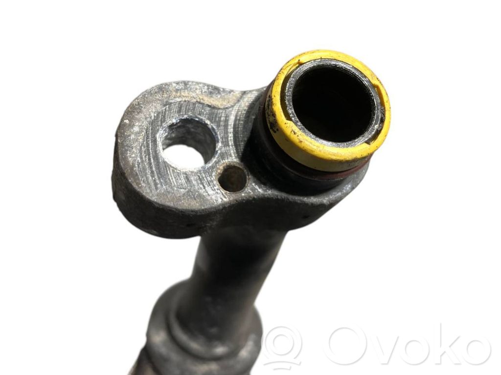 Air conditioner pipe(s) / hose(s)