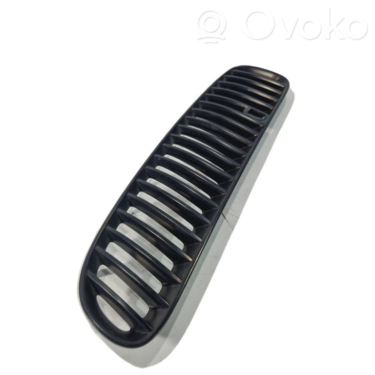 Bonnet decorative grille