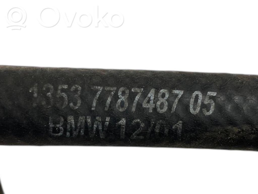 Degvielas caurulīte (-es)