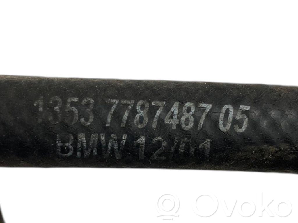 Degvielas caurulīte (-es)