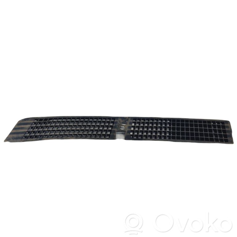 Bonnet decorative grille