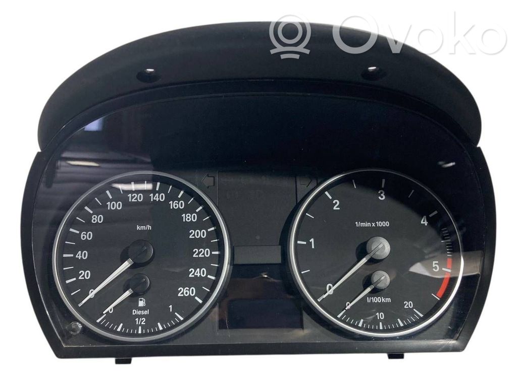 Speedometer (in the instrument panel)