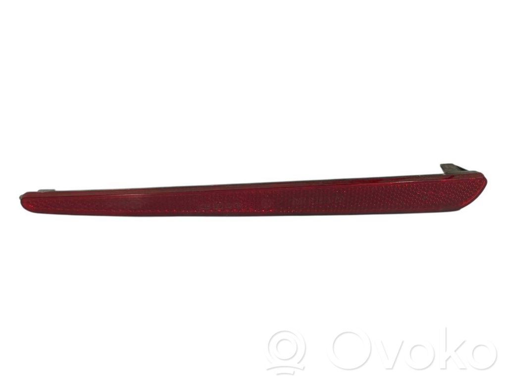 Aizmugurē atstarotājs